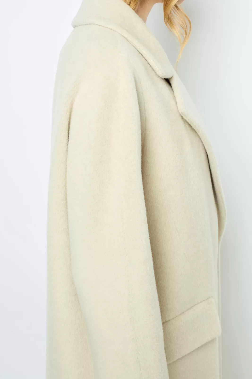 pardessus_en_laine_et_alpaga__lorianne_2.webp Gerard Darel Pardessus en laine et alpaga - LORIANNE